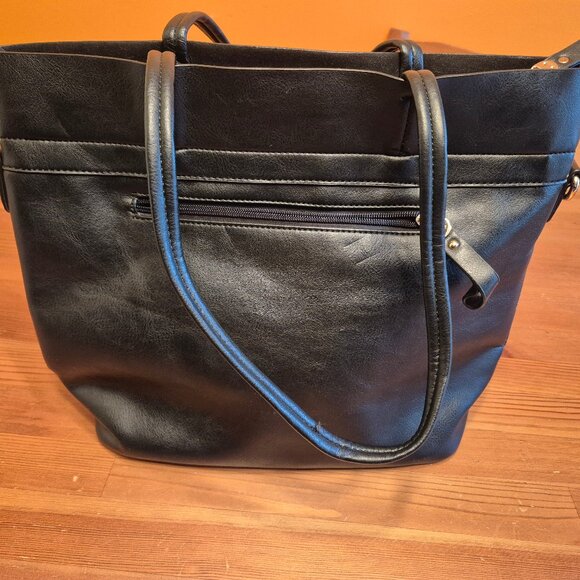 Gussaci purse handbag with ponpon keychain - Picture 7 of 12